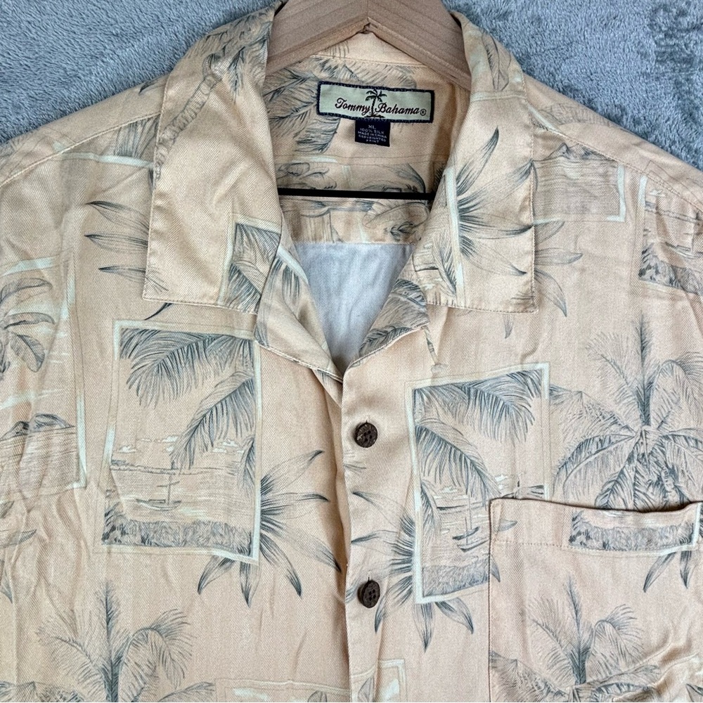 Tommy Bahama Shirt Men XL Peach Green Palm 100%‎ Silk Tropical Hawaiian